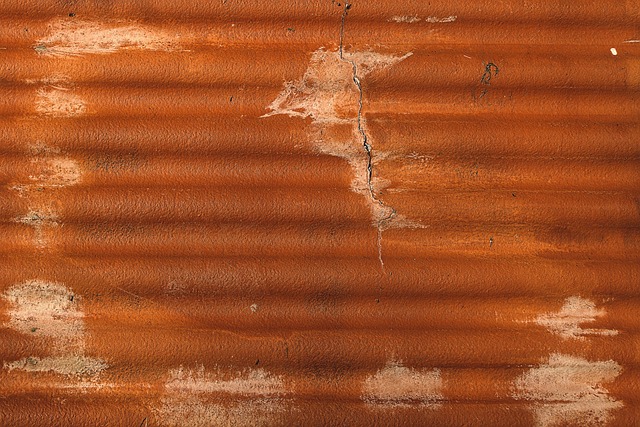 Nechat odborně zlikvidovat starou eternitovou střechu s obsahem azbestu se vyplatí