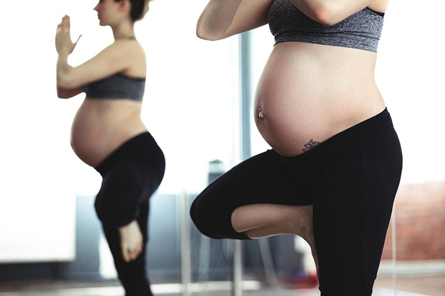 Cvičení v těhotenství je ze strany lékařů doporučené a nepatří na seznam zakázaných aktivit
